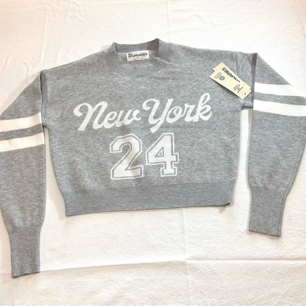 NO BOUNDARIES Varsity Crew Pullover Heather Grey White SIZE SMALL NEW